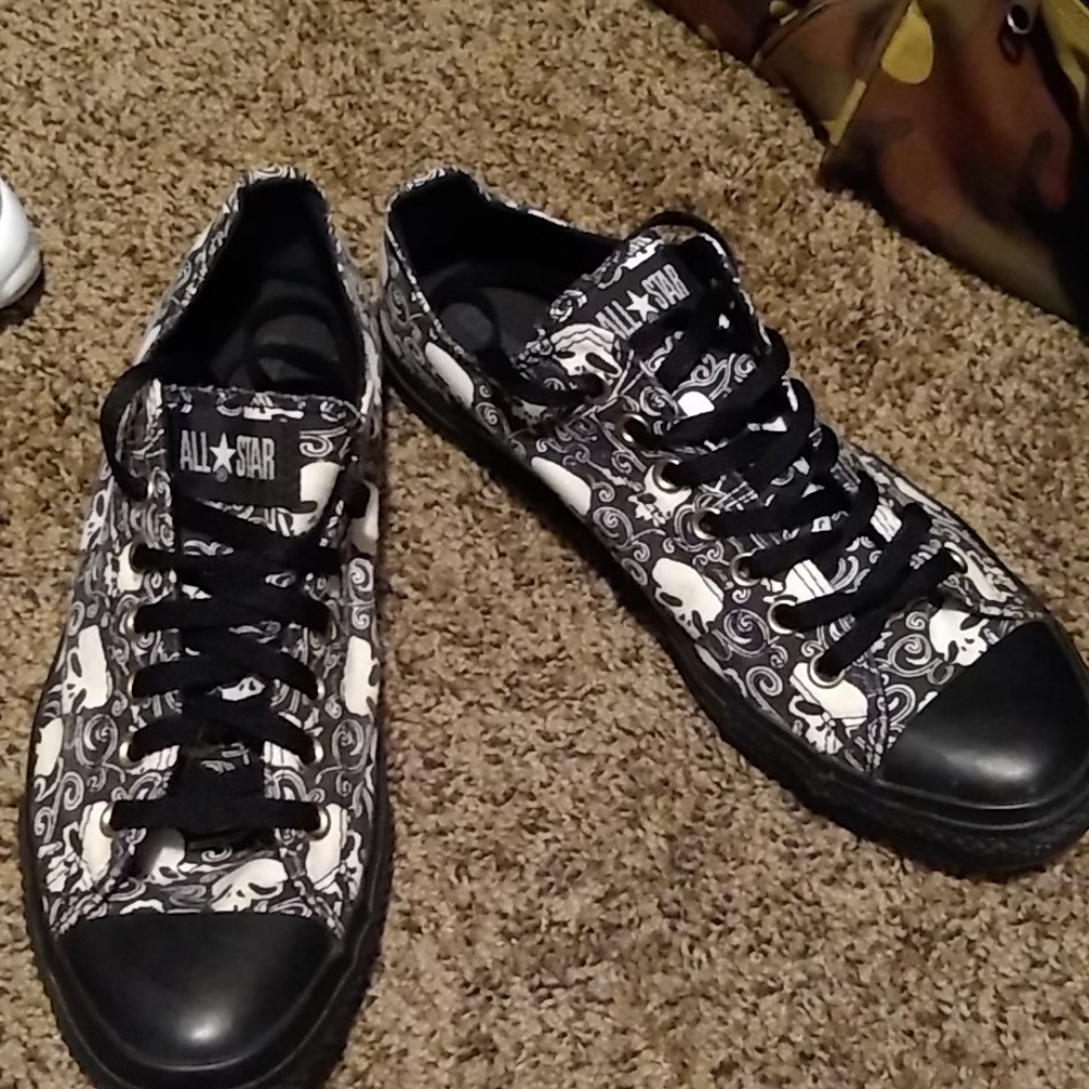 Chuck Taylor all Stars with skulls